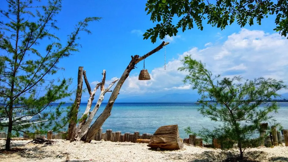Pantai Mbay yang menenangkan